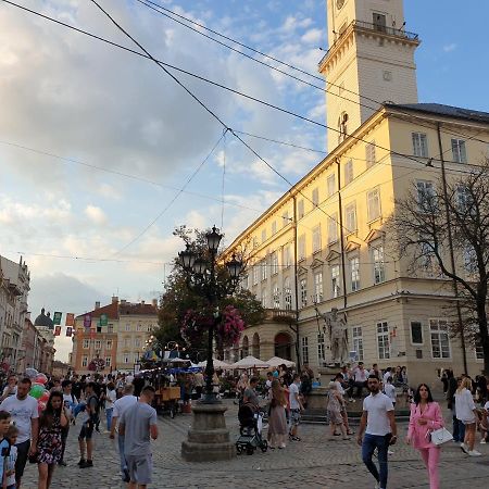 3 Bedroom, 2 Bathroom Apartment Near Forum Львов Экстерьер фото