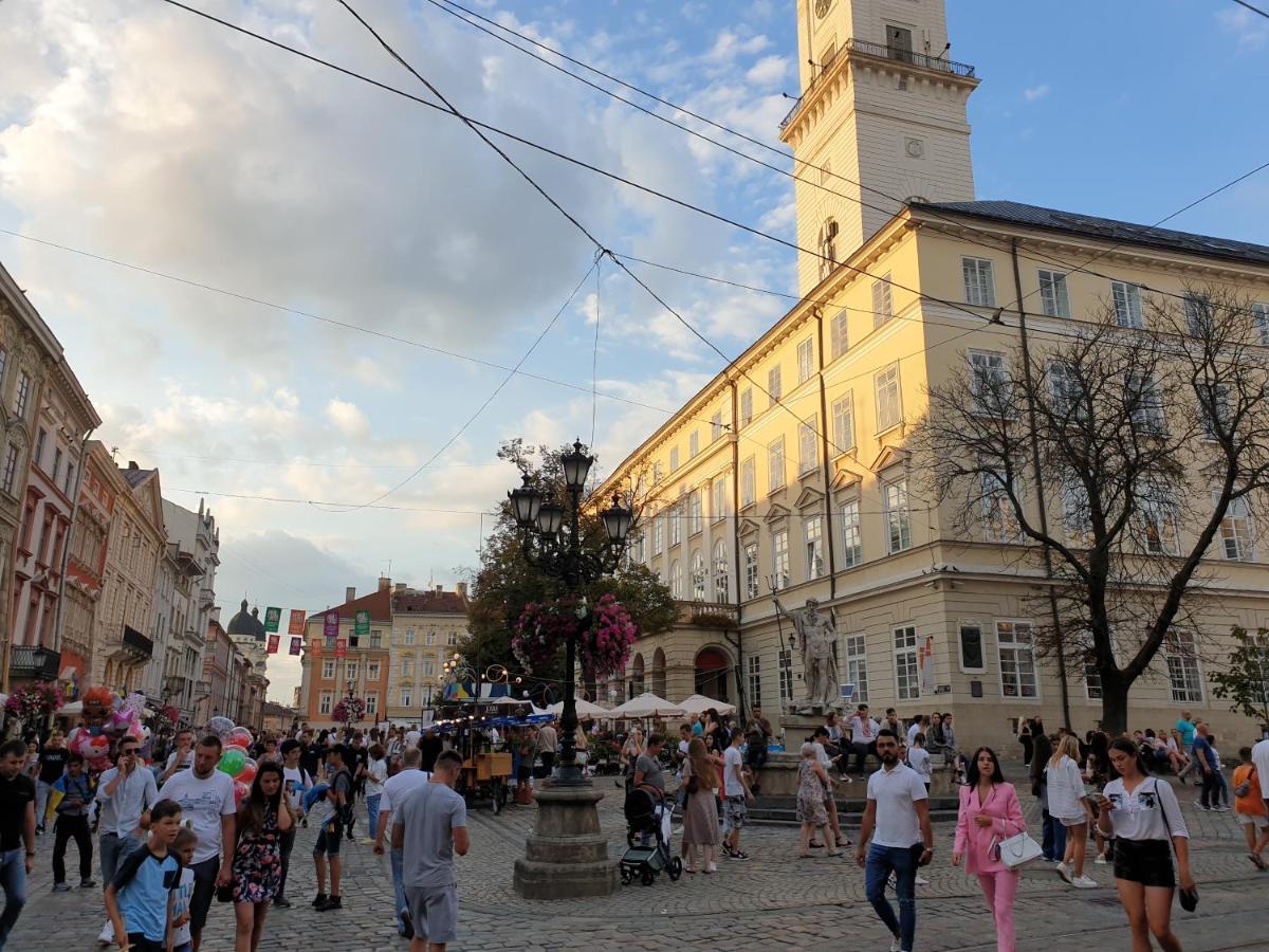 3 Bedroom, 2 Bathroom Apartment Near Forum Львов Экстерьер фото