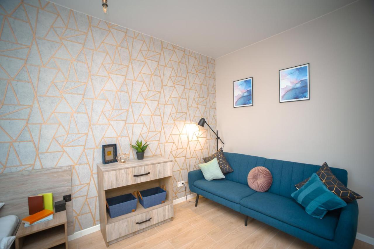 3 Bedroom, 2 Bathroom Apartment Near Forum Львов Экстерьер фото