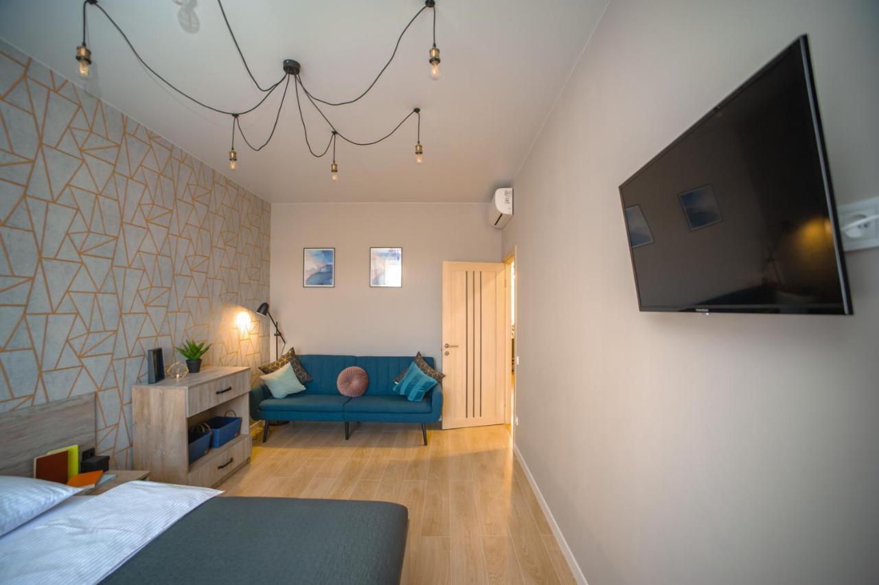 3 Bedroom, 2 Bathroom Apartment Near Forum Львов Экстерьер фото