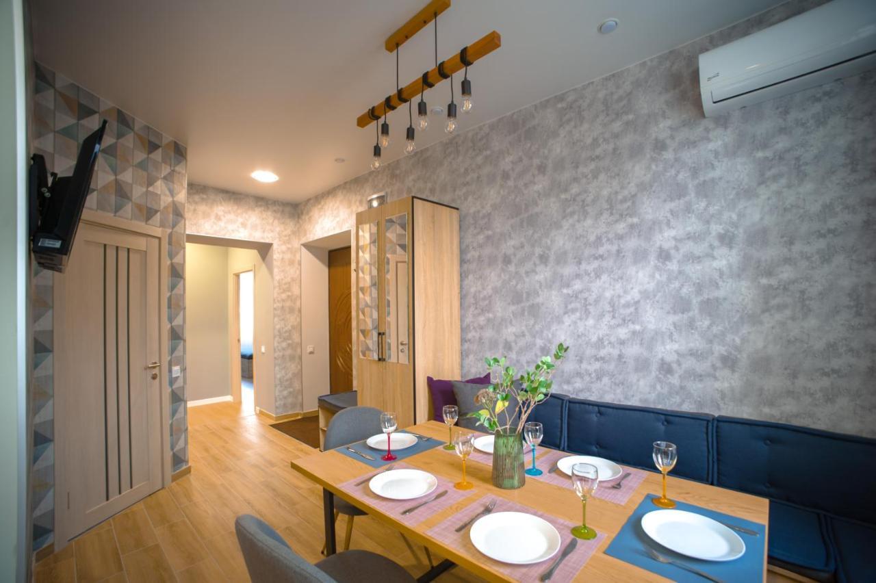 3 Bedroom, 2 Bathroom Apartment Near Forum Львов Экстерьер фото