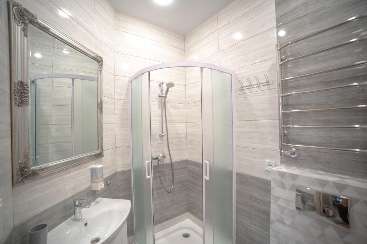 3 Bedroom, 2 Bathroom Apartment Near Forum Львов Экстерьер фото